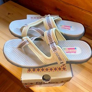 Womens Sketchers sandals size 10. EXTREMELY COMFY